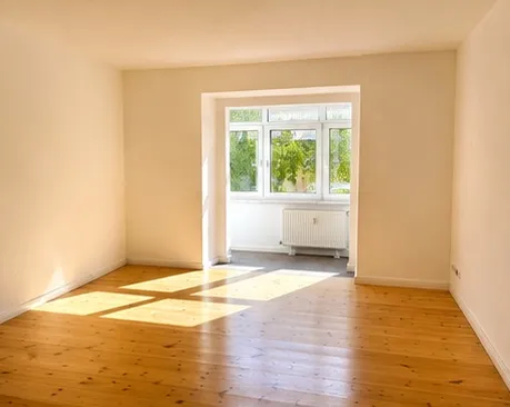 Helle Altbau Wohnung mit Einbauküche und Innenhof mit Spielplatz in Johannisthal — photo 1
